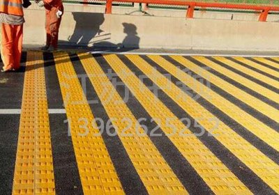 青島道路劃線 青島交通劃線一平方米多少錢？